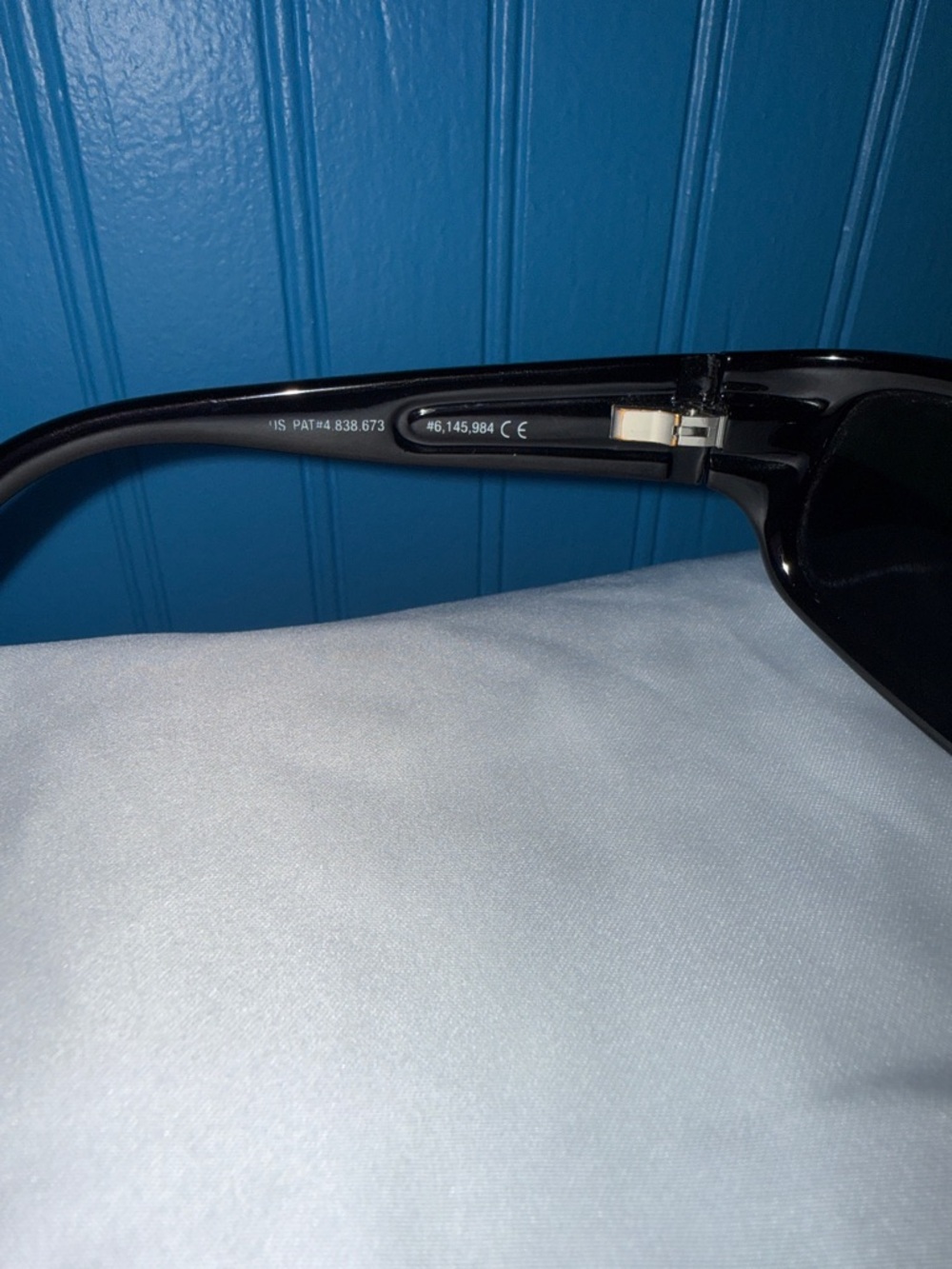 Maui Jim MJ-103-02 Sunglasses with Black Frame and Dark Lenses Made in Italy - Picture 7 of 7